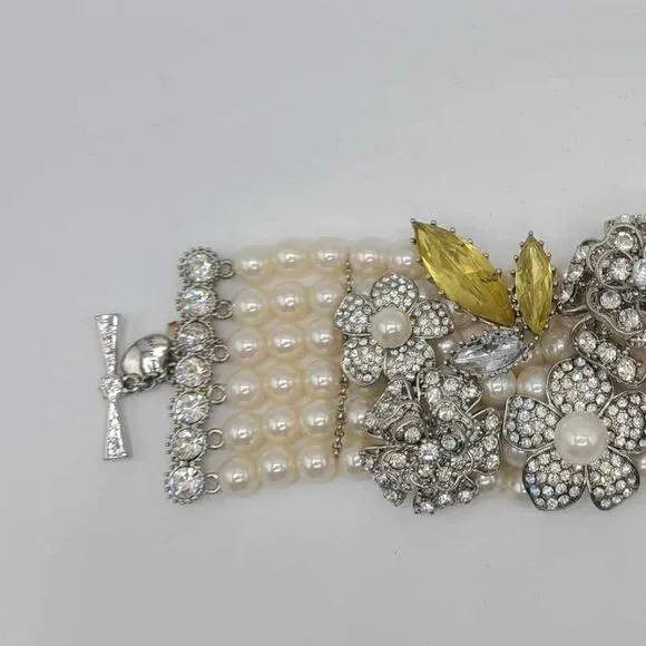 Betsey Johnson Stunning Clear Crystal Flower Pearl Bracelet NWOT! - Picture 4 of 14